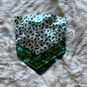 PAISLEY PRINT TUBE BANDANNA| White & Green| Rue 21| Size: small